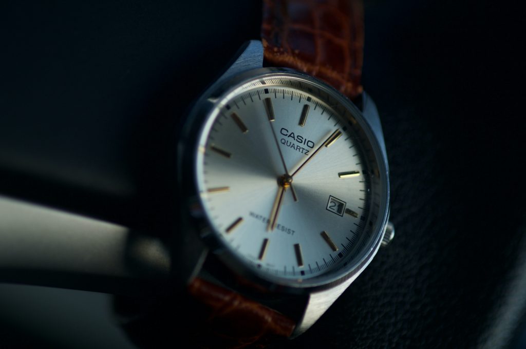 How Do Quartz Watches Work? (A Comprehensive Guide) - watchesoftoday.com