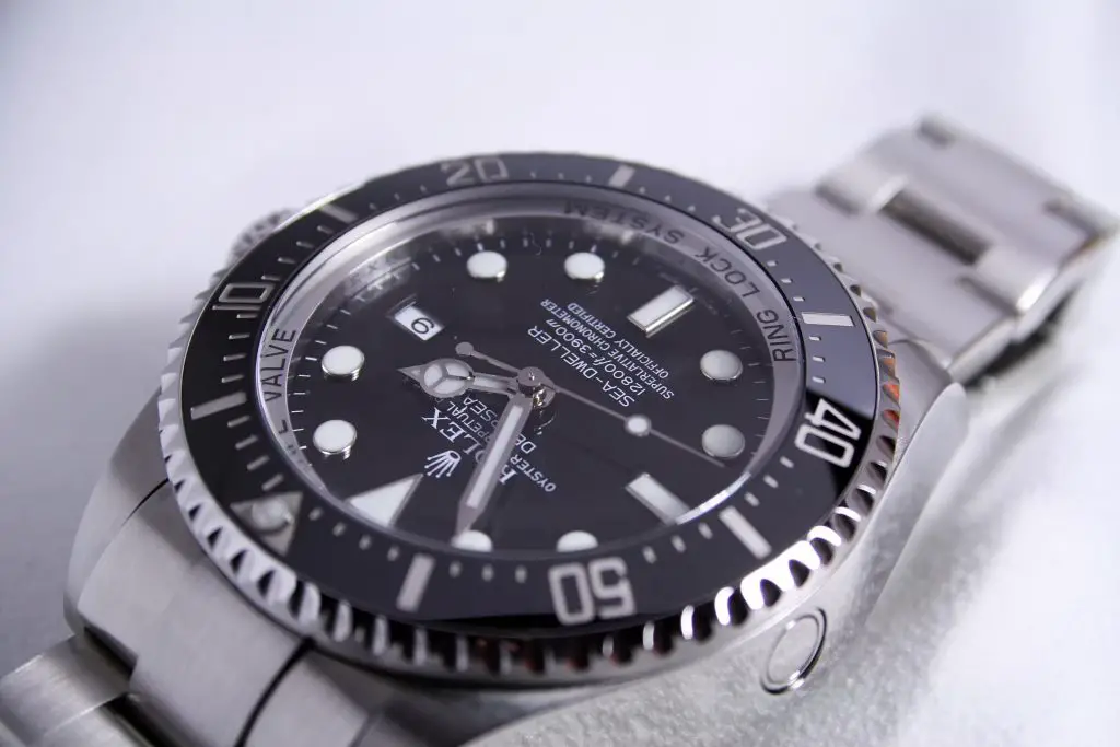 Does a rolex best sale make a ticking sound